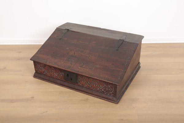 AN OAK ‘BIBLE’ BOX