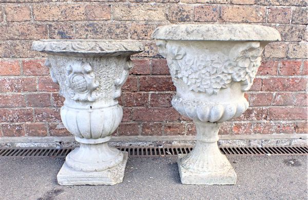 A RECONSTITUTED STONE GARDEN URN  WITH FLORAL SWAG DECORATION