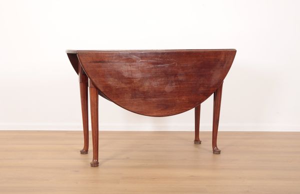 A GEORGE II MAHOGANY SUPPER TABLE