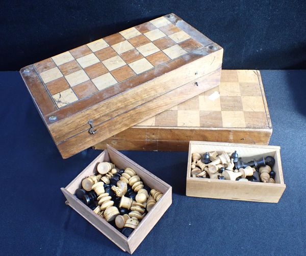 A 19TH CENTURY BOXWOOD CHESS SET