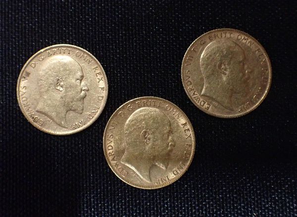 THREE EDWARD VII GOLD HALF SOVEREIGNS