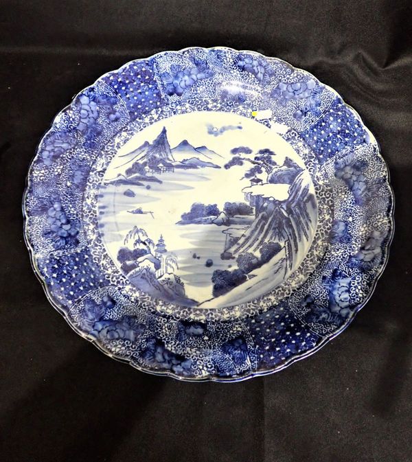 A JAPANESE PORCELAIN BLUE AND WHITE CHARGER