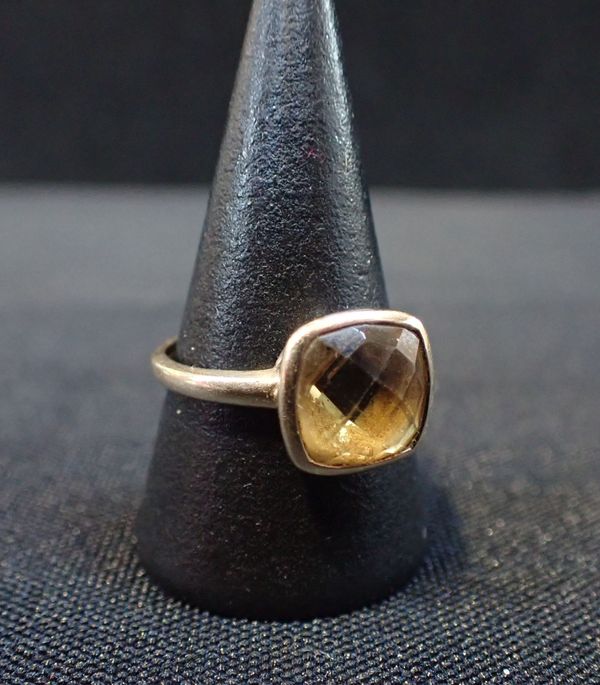 GOLD AND CITRINE RING