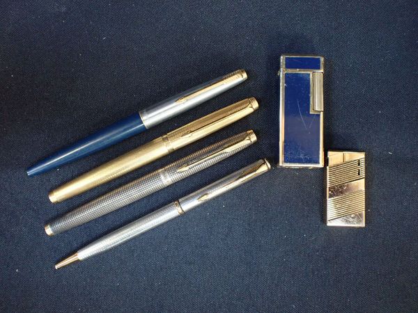 A STERLING SILVER PARKER PEN