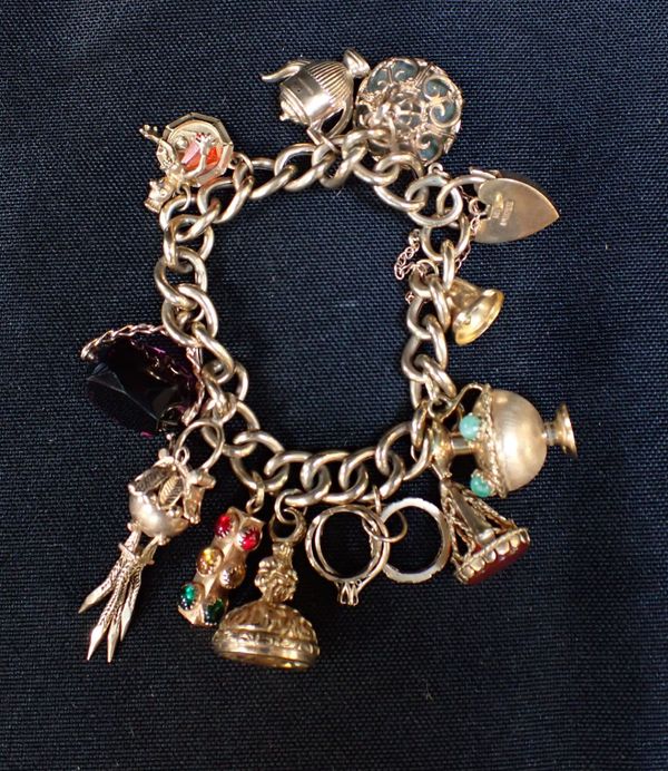 A 9CT GOLD CHARM BRACELET