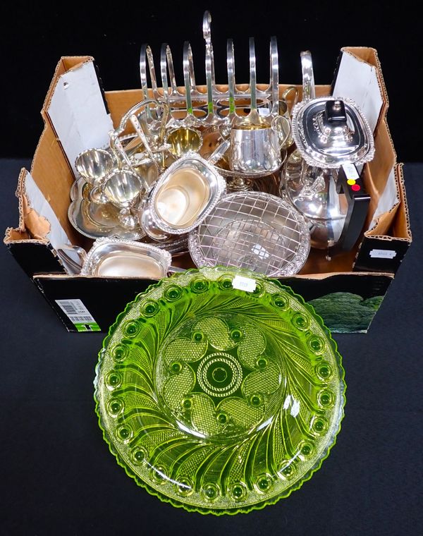 A QUANTITY OF 19TH CENTURY AND LATER SILVER PLATE