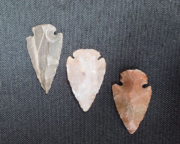 A COLLECTION OF NEOLITHIC ARROW HEADS