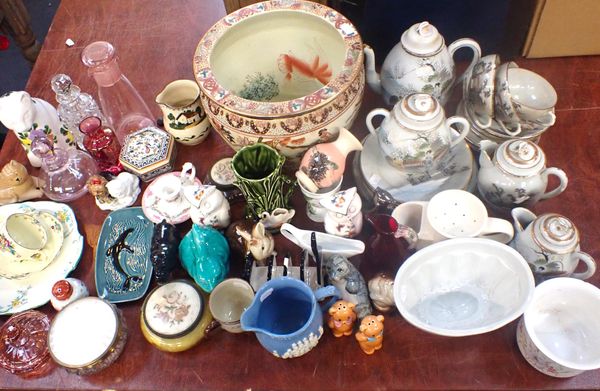 A QUANTITY OF MIXED CERAMICS AND GLASS