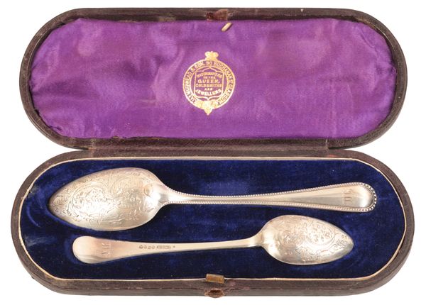 A VICTORIAN SILVER TWO PIECE CHRISTENING SET