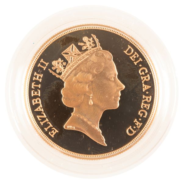 A 1992 QUEEN ELIZABETH II GOLD £5 COIN