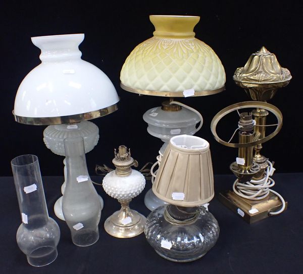 A COLLECTION OF TABLE LAMPS