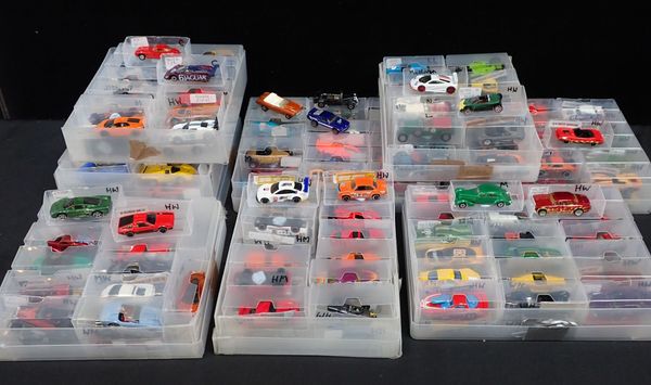 A LARGE COLLECTION OF DIE CAST MODEL CARS