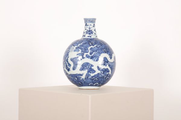 A CHINESE PORCELAIN BLUE AND WHITE MOON FLASK