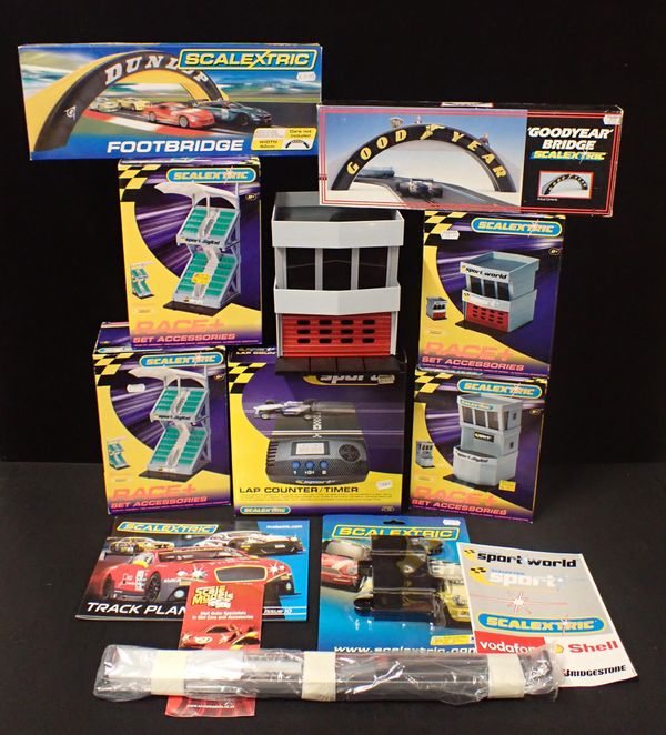 A COLLECTION OF SCALEXTRIC BUILDINGS AND ACCESSORIES