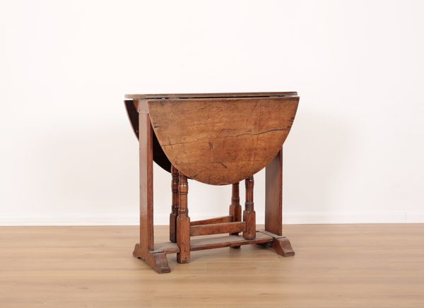 A WILLIAM AND MARY STYLE OAK GATE LEG TABLE