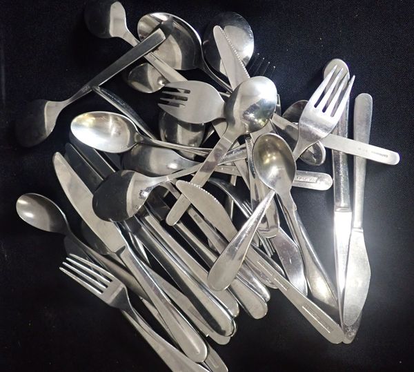 A COLLECTION OF AIRLINE CUTLERY