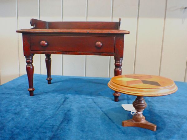 A VICTORIAN STYLE MINIATURE MAHOGANY WASHSTAND