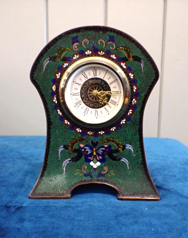 AN EARLY 20TH CENTURY CHINESE CLOISONNÉ ENAMELLED CLOCK CASE