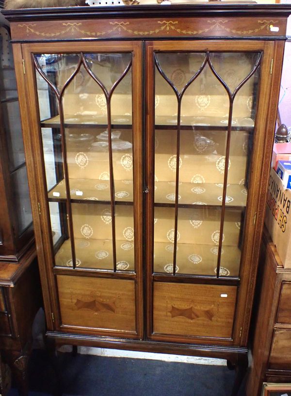 AN EDWARDIAN INLAID MAHOGANY DISPLAY CABINET