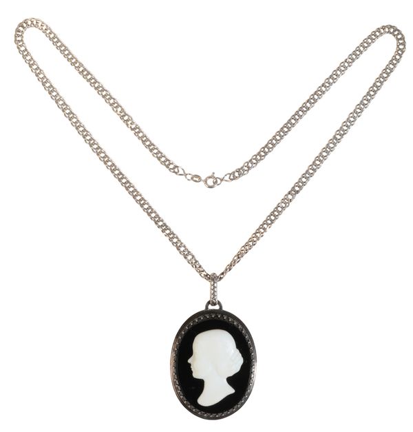 A CAMEO LOCKET & CHAIN