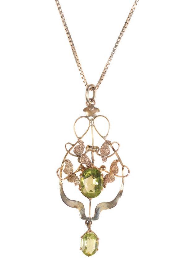 A VINTAGE PERIDOT PENDANT NECKLACE