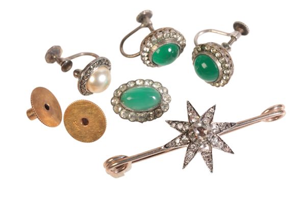 A COLLECTION OF JEWELLERY