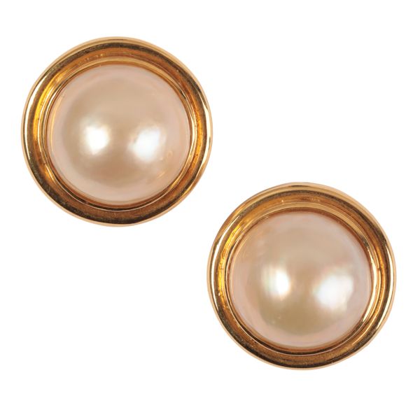 A PAIR OF 18CT GOLD MABE PEARL EARRINGS