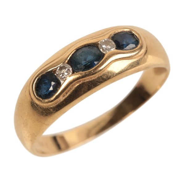 AN 18CT GOLD SAPPHIRE AND DIAMOND RING