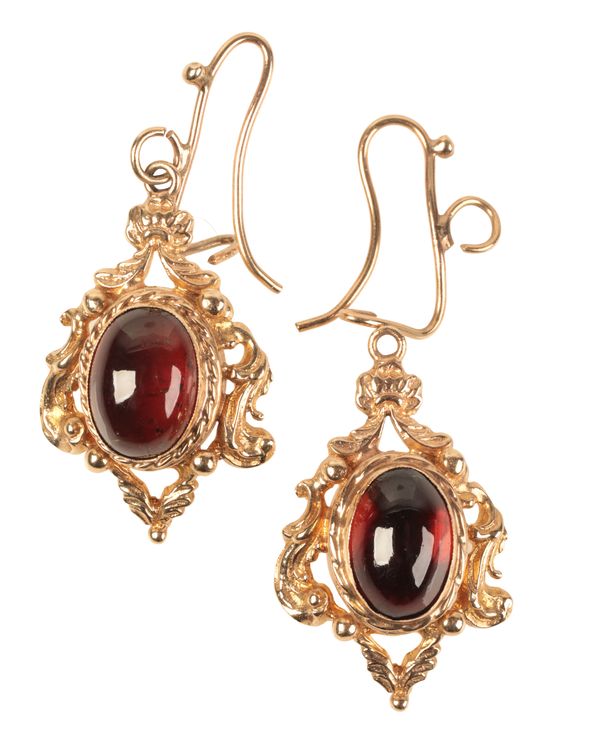 A PAIR OF 9CT GOLD GARNET CABOCHON EARRINGS