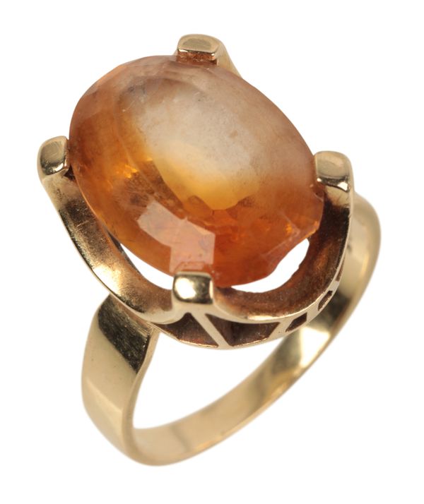 A 14CT GOLD CITRINE RING