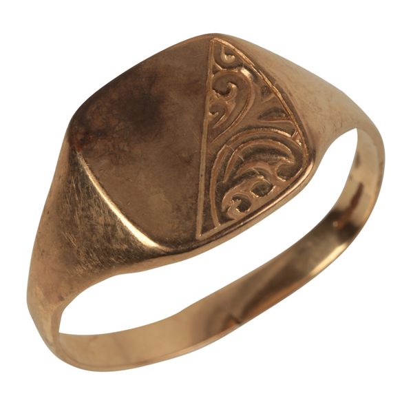 A SQUARE 9CT GOLD SIGNET RING