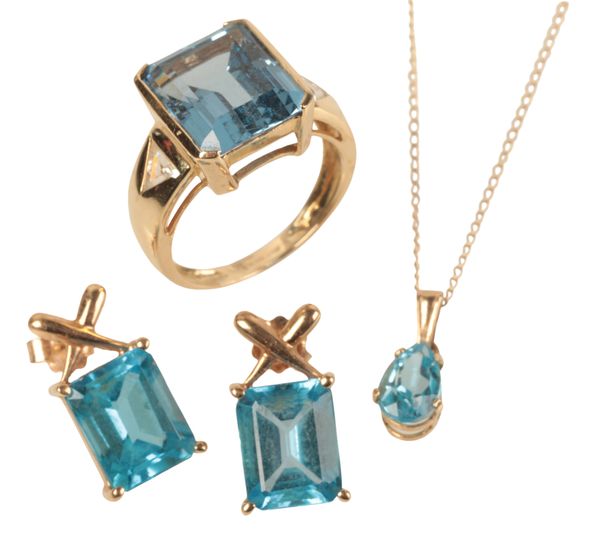 A GOLD AND TOPAZ JEWELLERY SUITE