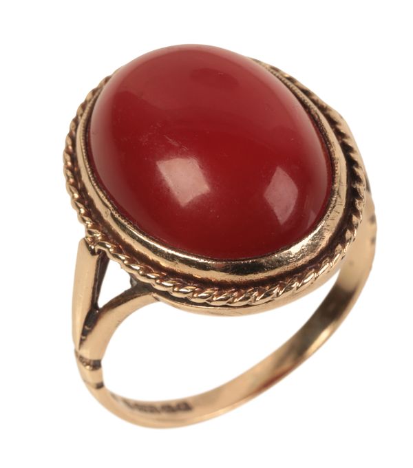 A 9CT GOLD CARNELIAN RING