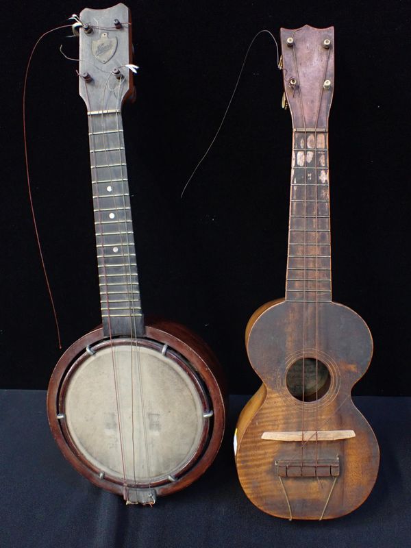 A KAHOLAS AND Co 'UKELELE O HAWAII'