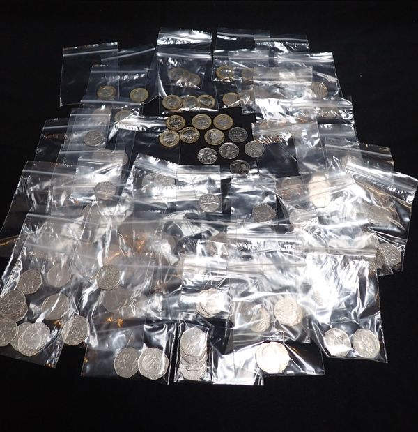 A LARGE COLLECTION OF COLLECTIBLE 50 PENCE AND £2 COINS