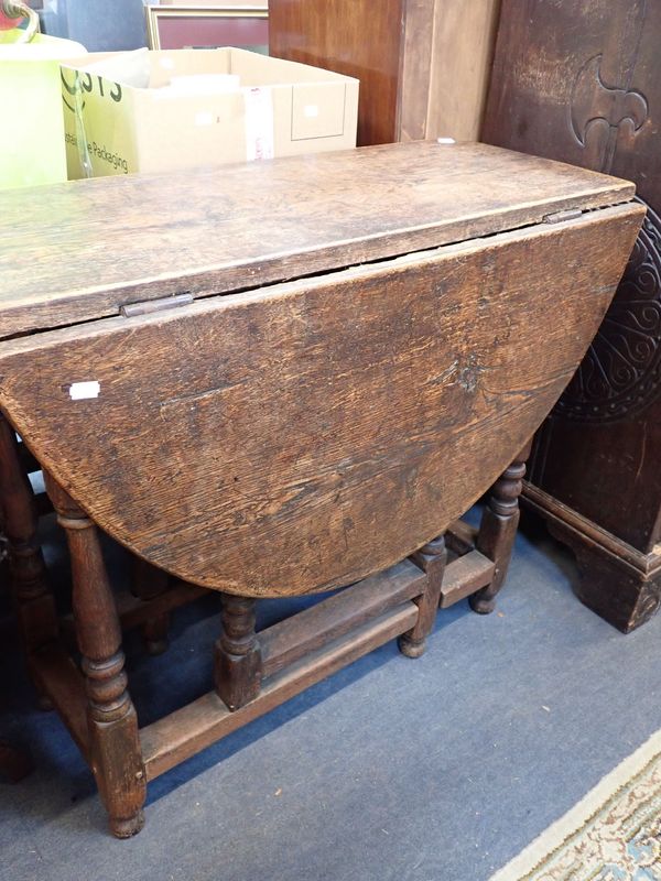 AN OAK GATE LEG TABLE