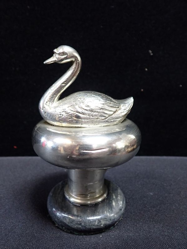 A VINTAGE CAR MASCOT, IN THE FORM OF A SWAN