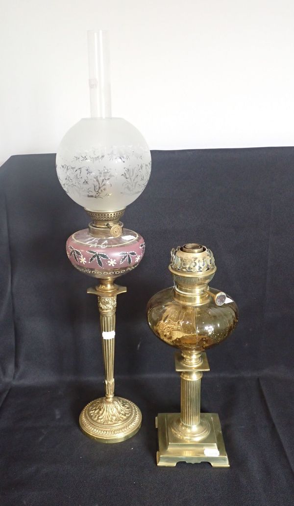 A LATE 19TH CENTURY FRENCH BRASS TABLE OIL LAMP