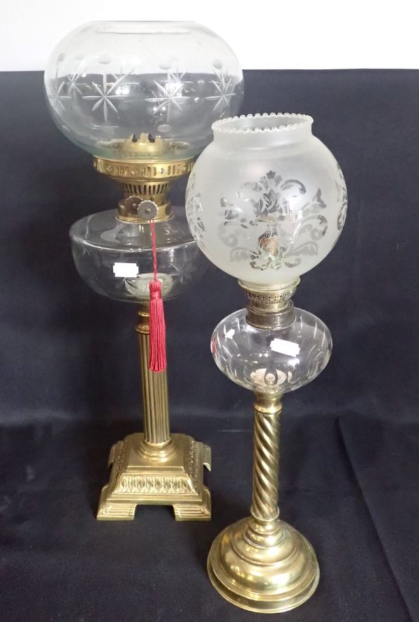 A 19TH CENTURY BRASS TABLE OIL LAMP