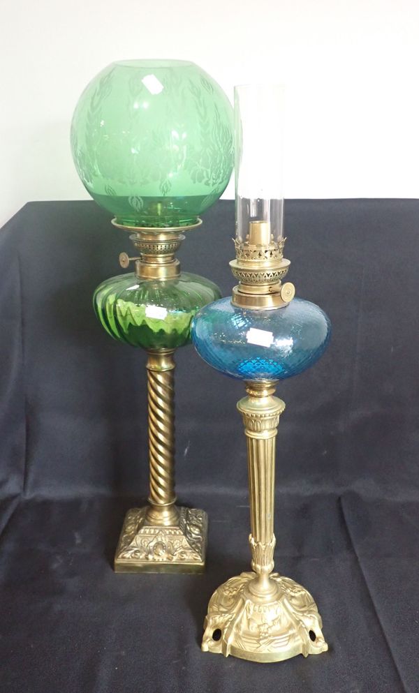 A 19TH CENTURY BRASS TABLE OIL LAMP