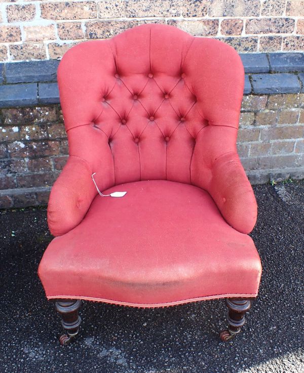 A VICTORIAN UPHOLSTERED CHAIR