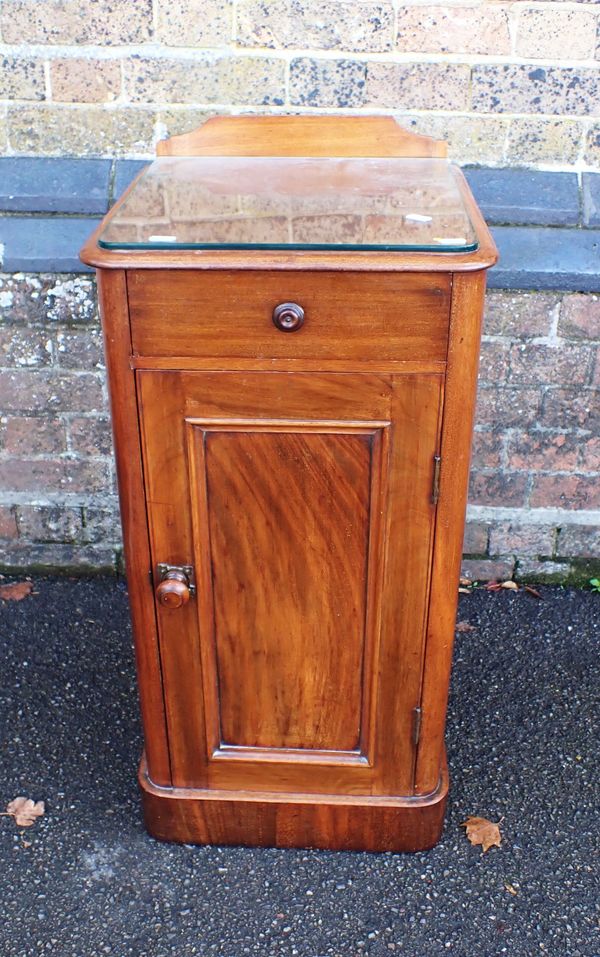 A VICTORIAN MAHOGANY POT CUPBOARD