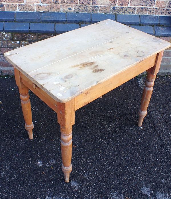 A SMALL VICTORIAN PINE KITCHEN TABLE