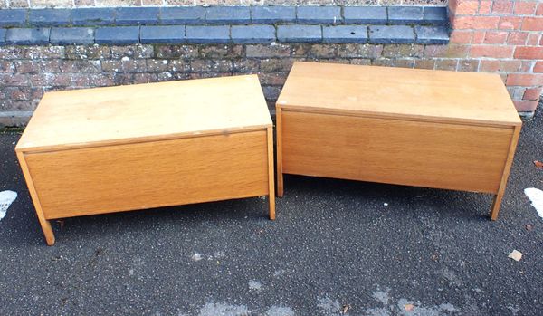 A PAIR OF MEREDEW MID-CENTURY BLANKET BOXES