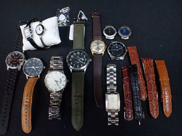 A COLLECTION OF LADIES' AND GENTLEMANS' WRISTWATCHES