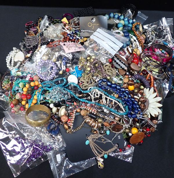 A LARGE QUANTITY OF COSTUME JEWELLERY