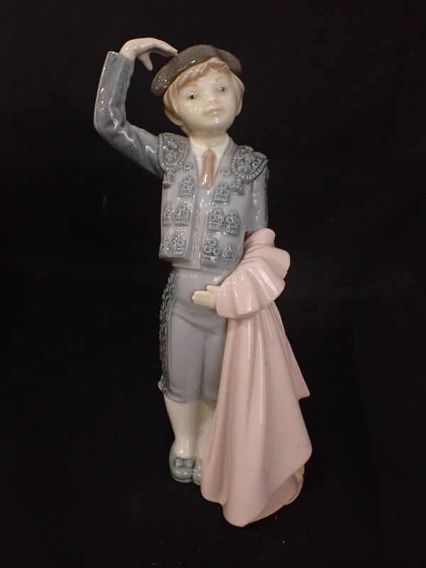 LLADRO: A FIGURE OF A YOUNG MATADOR, 'TORERITO SALUDO'