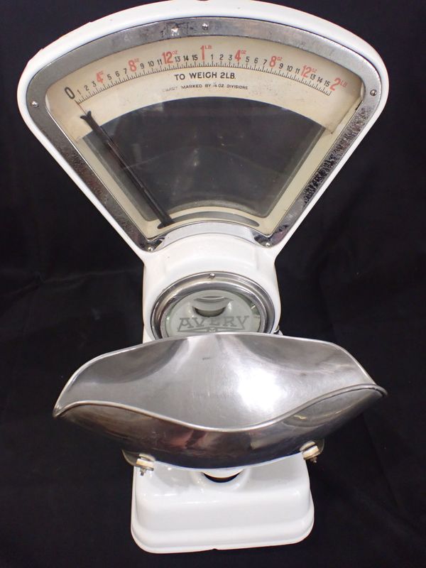 A SET OF AVERY WHITE ENAMEL SHOP SCALES