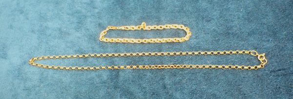 A 9CT GOLD CHAIN-LINK NECKLACE