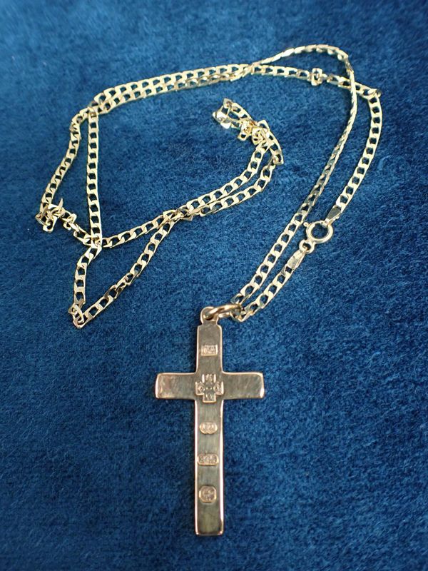 A 9CT GOLD CROSS "MILLENNIUM" PENDANT